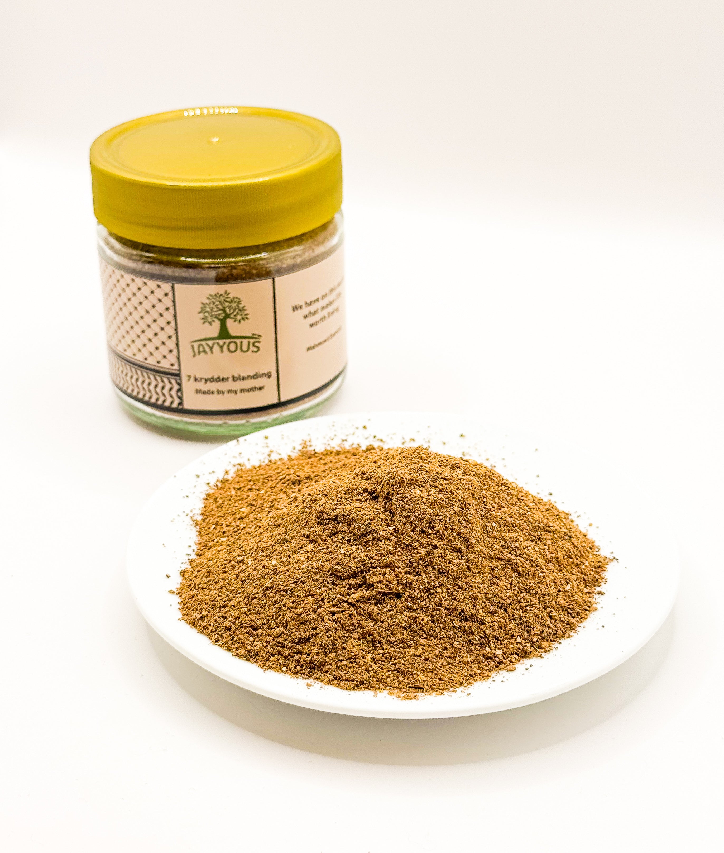 Palestinsk 7 krydder-blanding i glass og malt krydderpulver på tallerken
