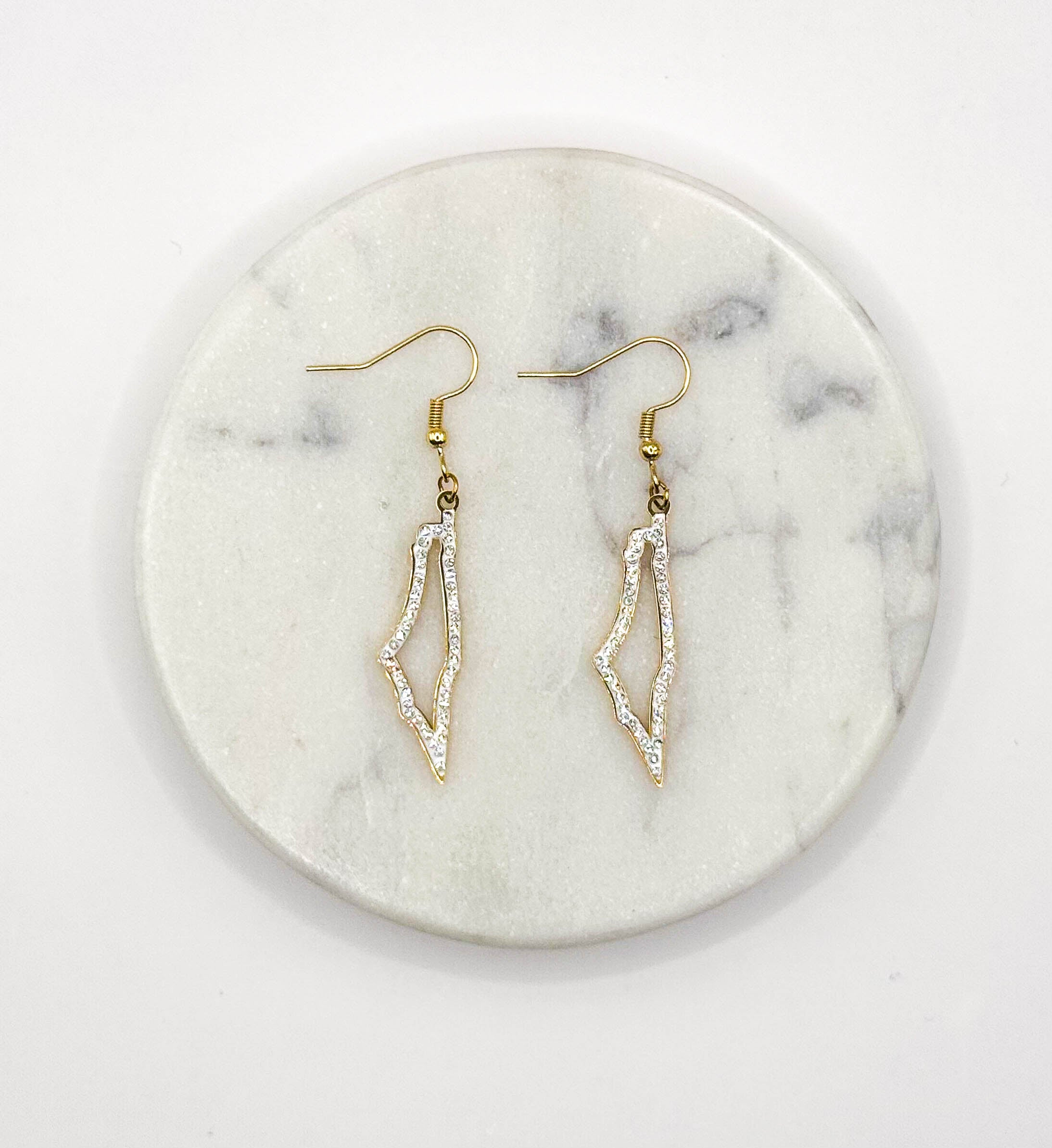 Gullfargede øredobber formet som Palestina-kart med krystallkant