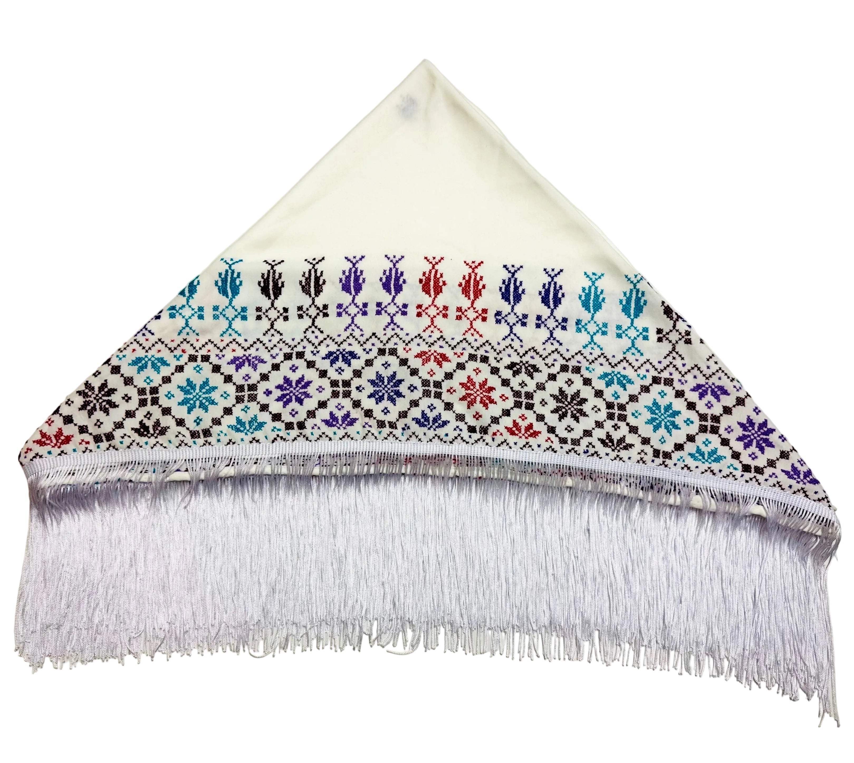 Hvitt tatreez-sjal brettet i trekantform med palestinsk broderimønster, tradisjonelt skjerf inspirert av klassisk tatreez-håndverk