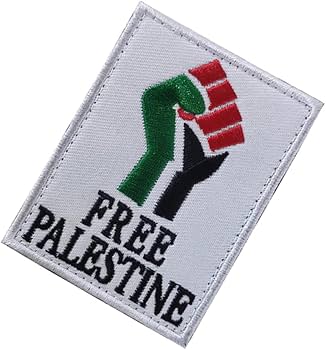 Brodert patch med teksten «Free Palestine» og knyttet hånd i palestinske farger