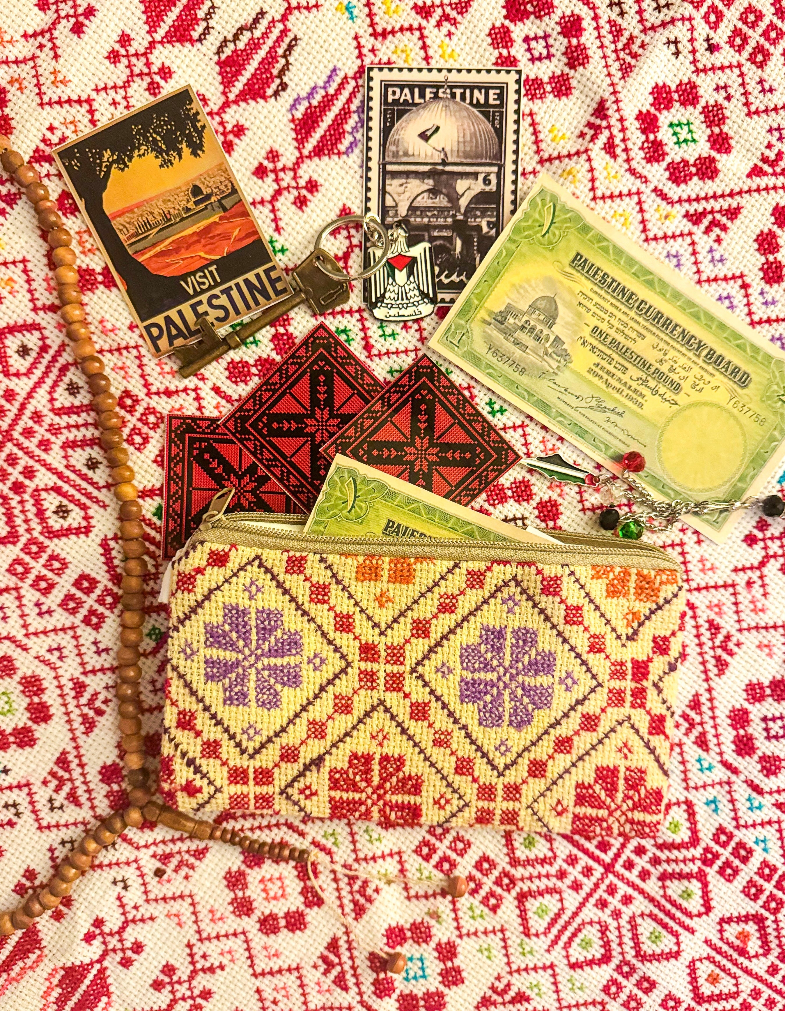 Beige tatreez-lommebok med palestinsk broderimønster, tidløs lommebok i tradisjonelt håndverksinspirert design
