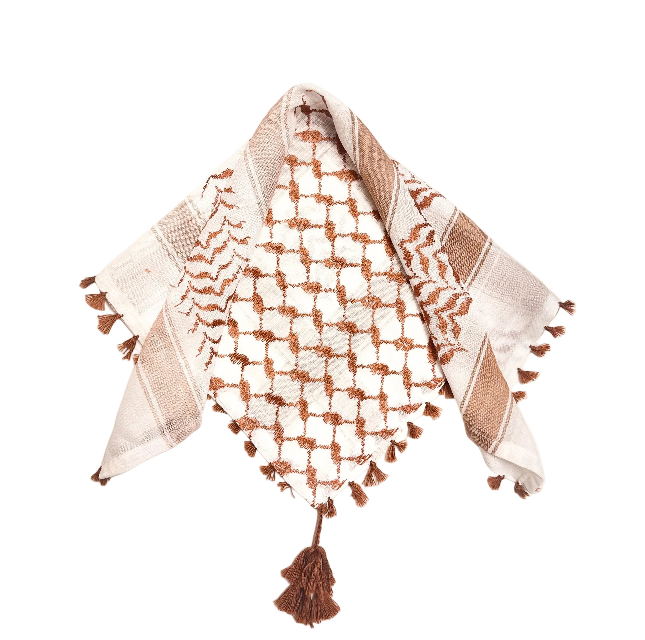 Brun og hvit kufiyeh-bandana i liten størrelse mot hvit bakgrunn, dekorativt tilbehør med tradisjonelt palestinsk mønster