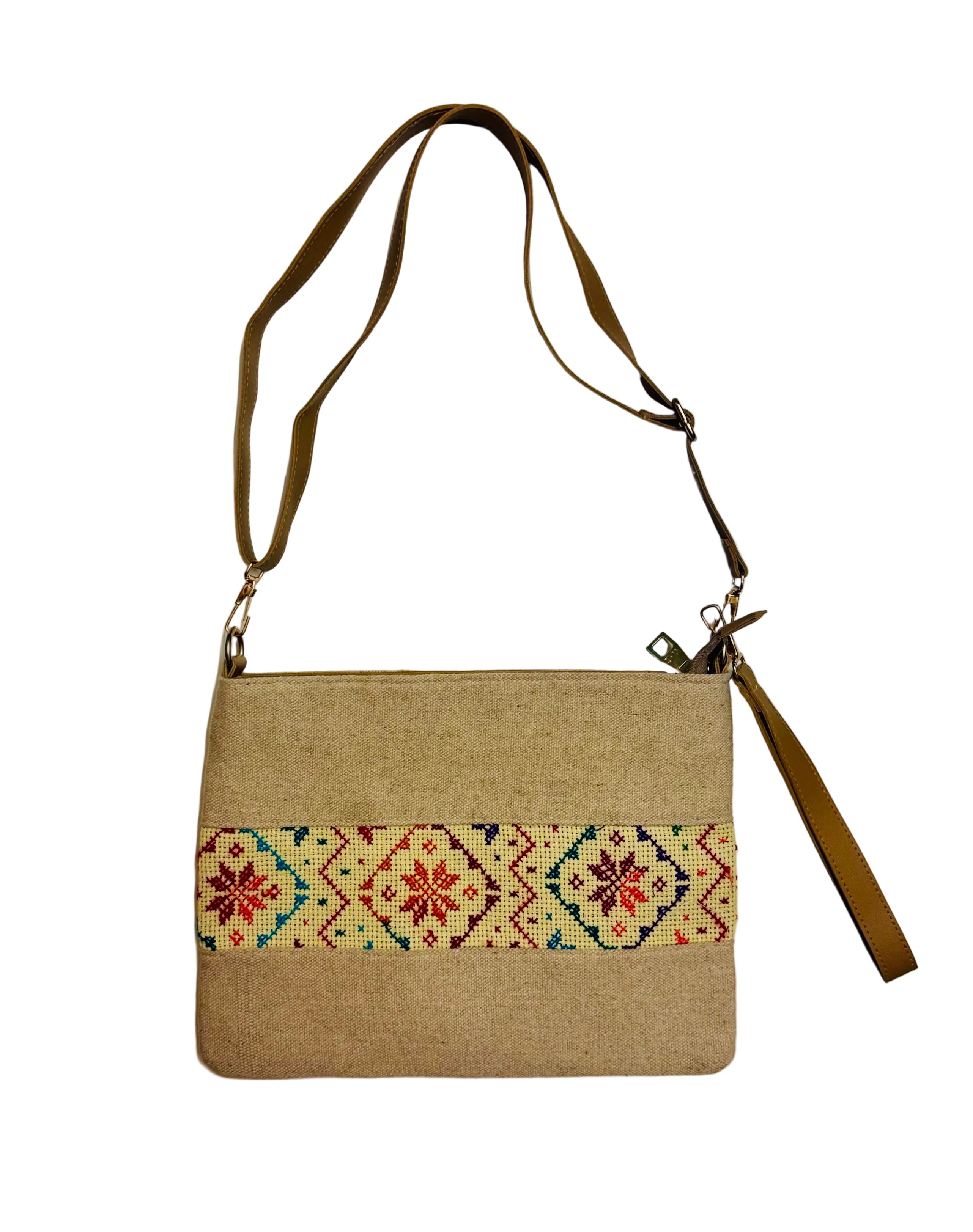 Beige tatreez-veske med palestinsk broderimønster, tradisjonell veske inspirert av klassisk tatreez-håndverk