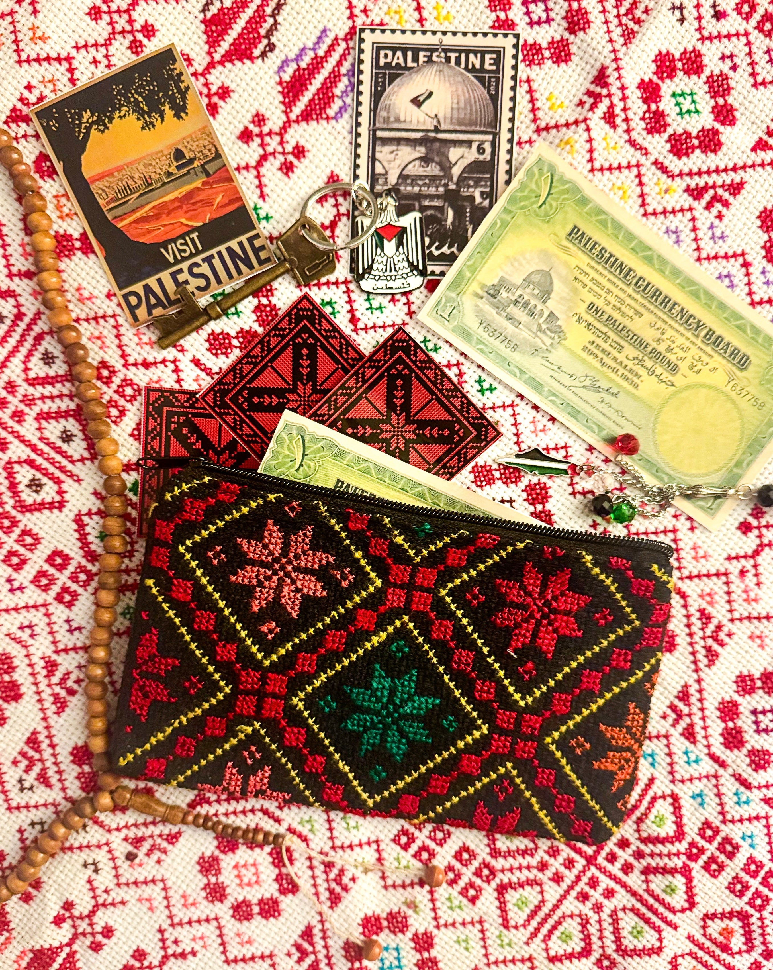 Fargerik tatreez-lommebok med symmetrisk palestinsk broderimønster, dekorativ lommebok inspirert av tradisjonelt tatreez-håndverk