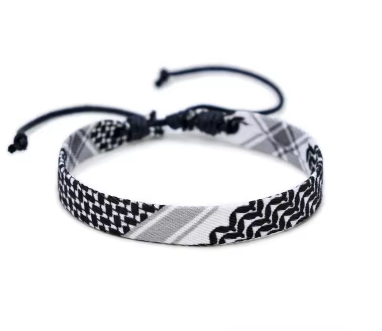 Armbånd med kufiyeh-inspirert mønster i svart og hvitt